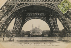 La Base de la Tour Eiffel